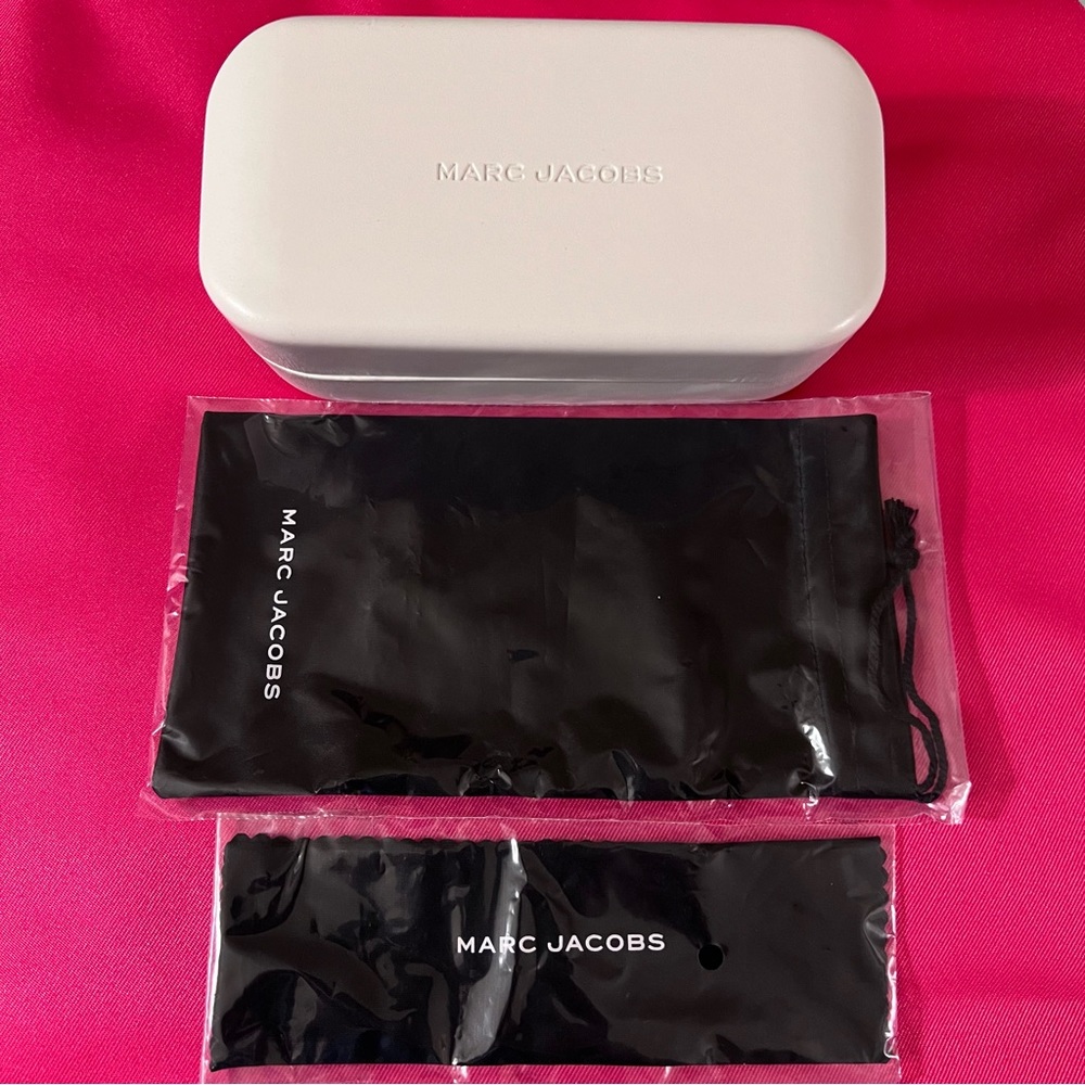 Authentic Marc Jacobs Sunglass Case, Dustbag, Cleaning Cloth White/Black